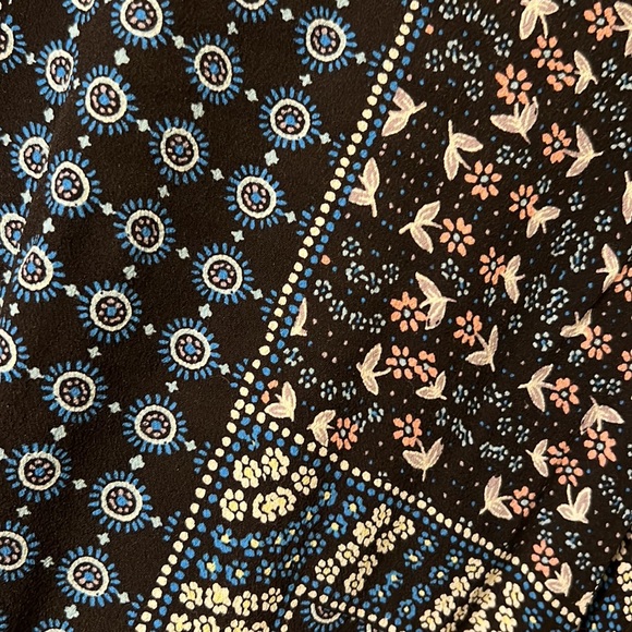 Loft Black Short Pattern Top - low back with bow - Picture 5 of 5